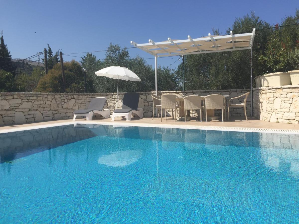 Villa Petrino - Central Flat Location Within Kassiopi. Sleeps 8 Zewnętrze zdjęcie