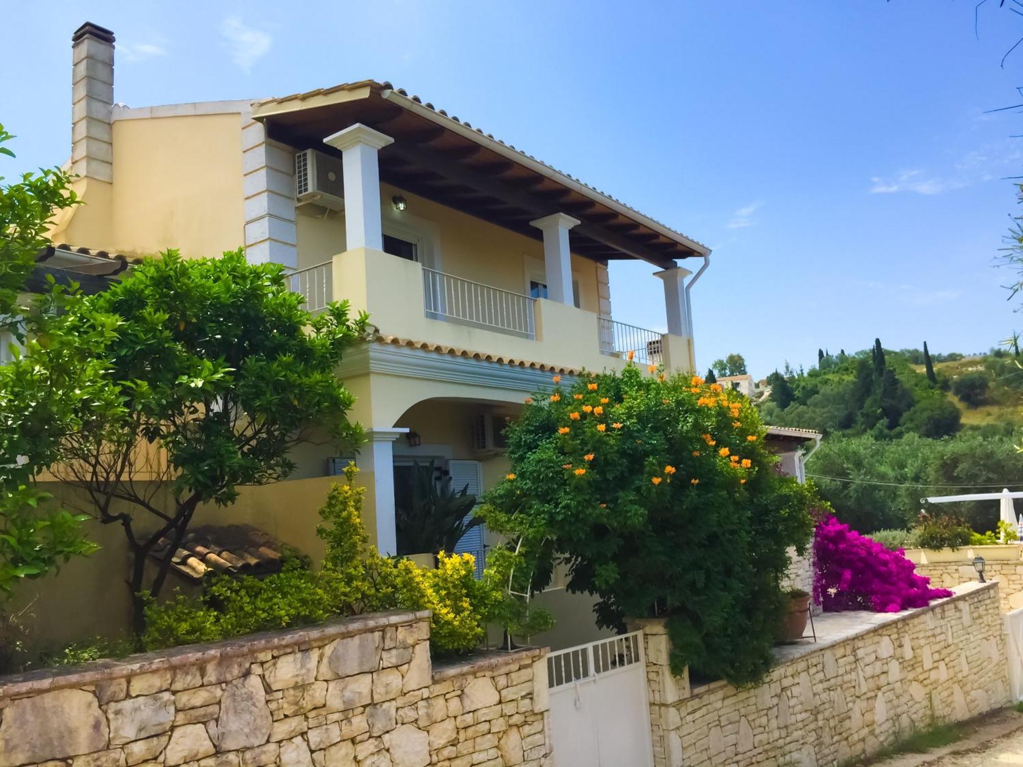 Villa Petrino - Central Flat Location Within Kassiopi. Sleeps 8 Zewnętrze zdjęcie